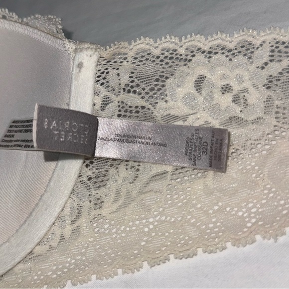 Victoria's Secret Vintage White Lace Strapless Bra - Picture 4 of 7